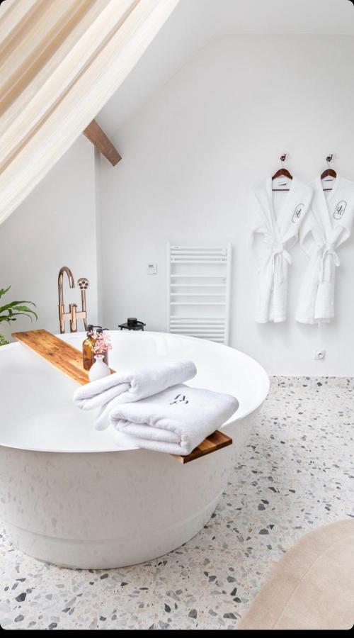 La Grande Maison Lgm Lesches Esterno foto